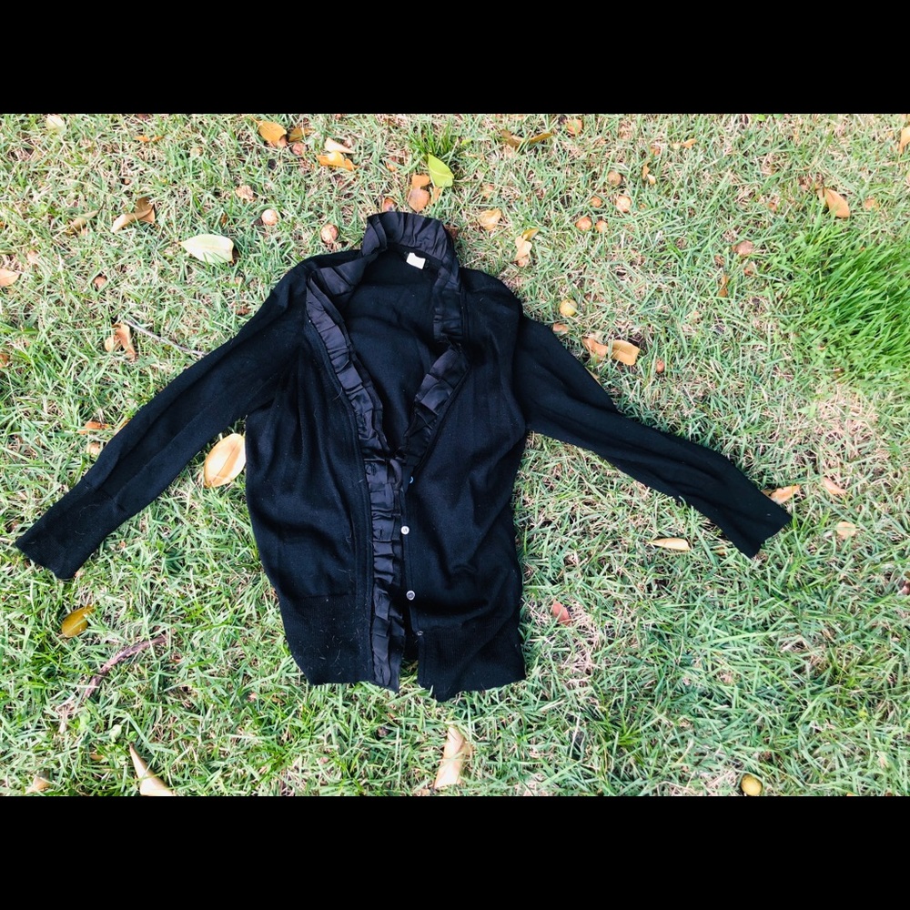 Black sweater in XS
